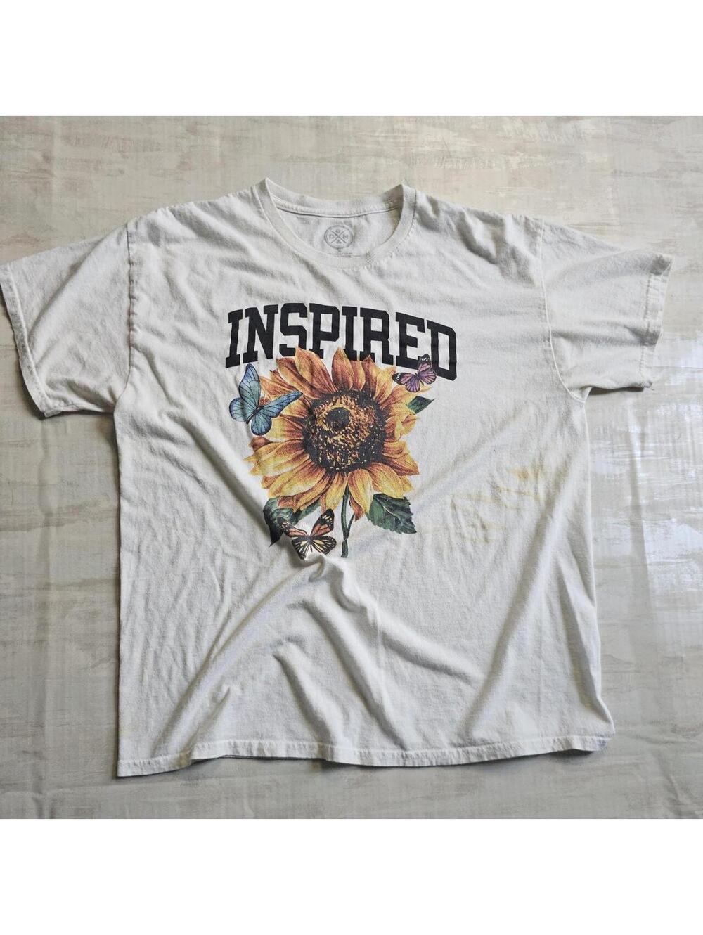 Title: white sunflower design graphic t shirt